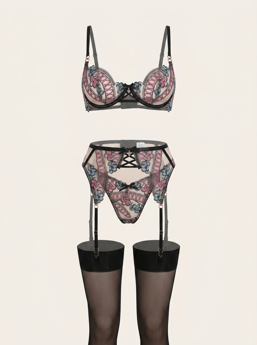 Completo lingerie seducente in rete ricamata con fiori rosa e blu e sostegno con ferretto