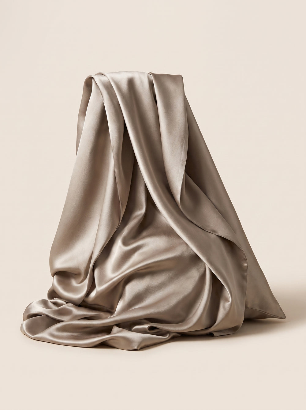 Federa in raso beige con texture liscia