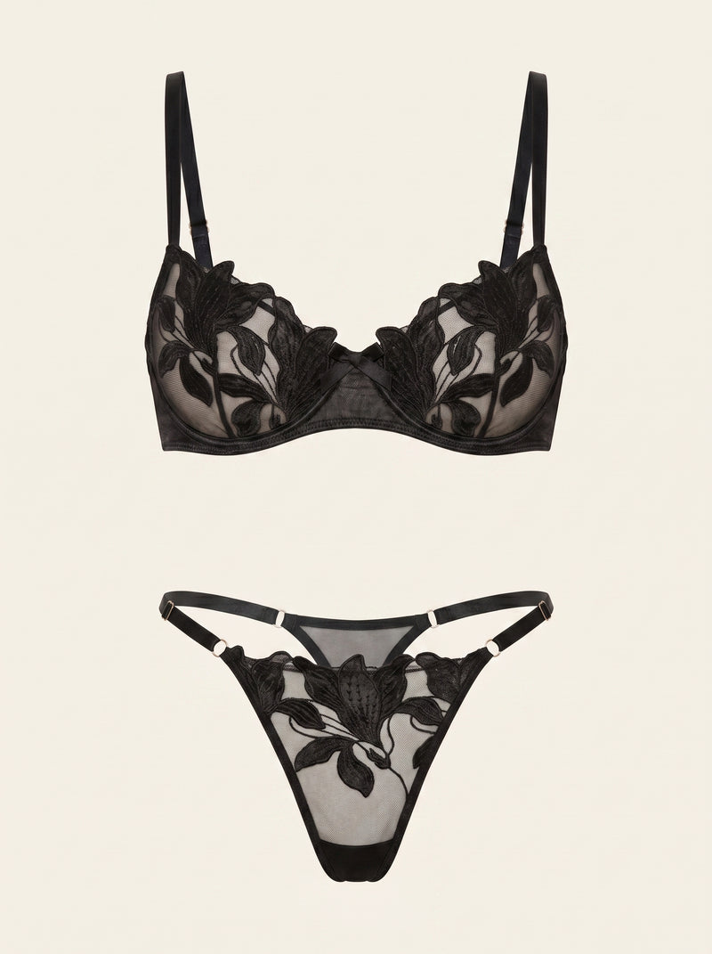 Zwarte geborduurde lingerieset van mesh met bloemen en bandjesdetail