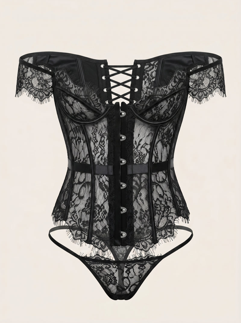 Completo di lingerie in pizzo nero con dettagli a lisca di pesce