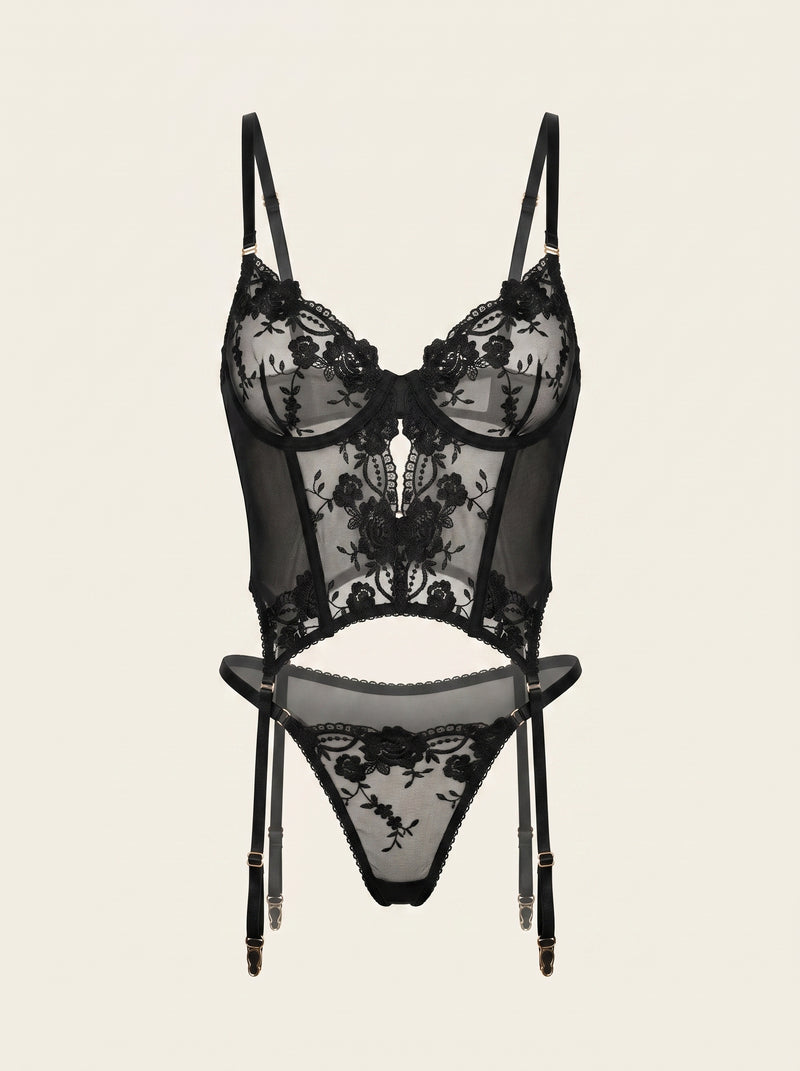 Conjunto de lencería de encaje negro con elegancia de tiras