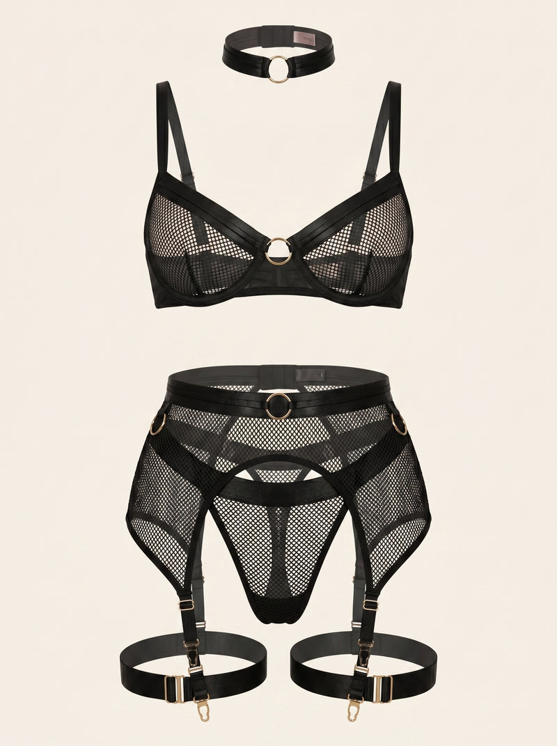 Set di lingerie in rete nera con design con aperture a strisce