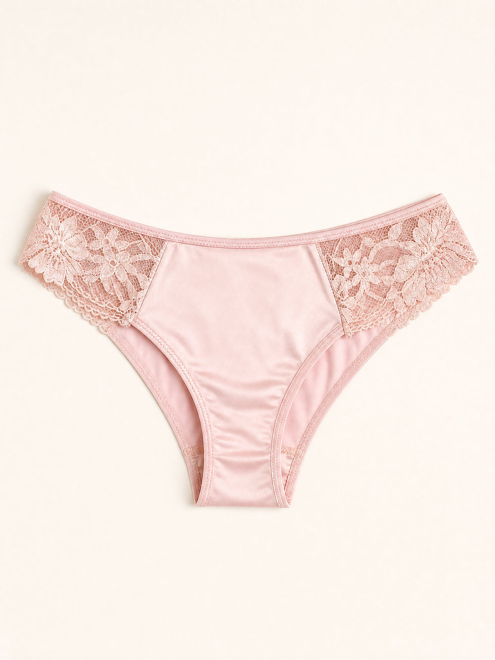 Poederroze satijnen slip met kanten bloemendetail