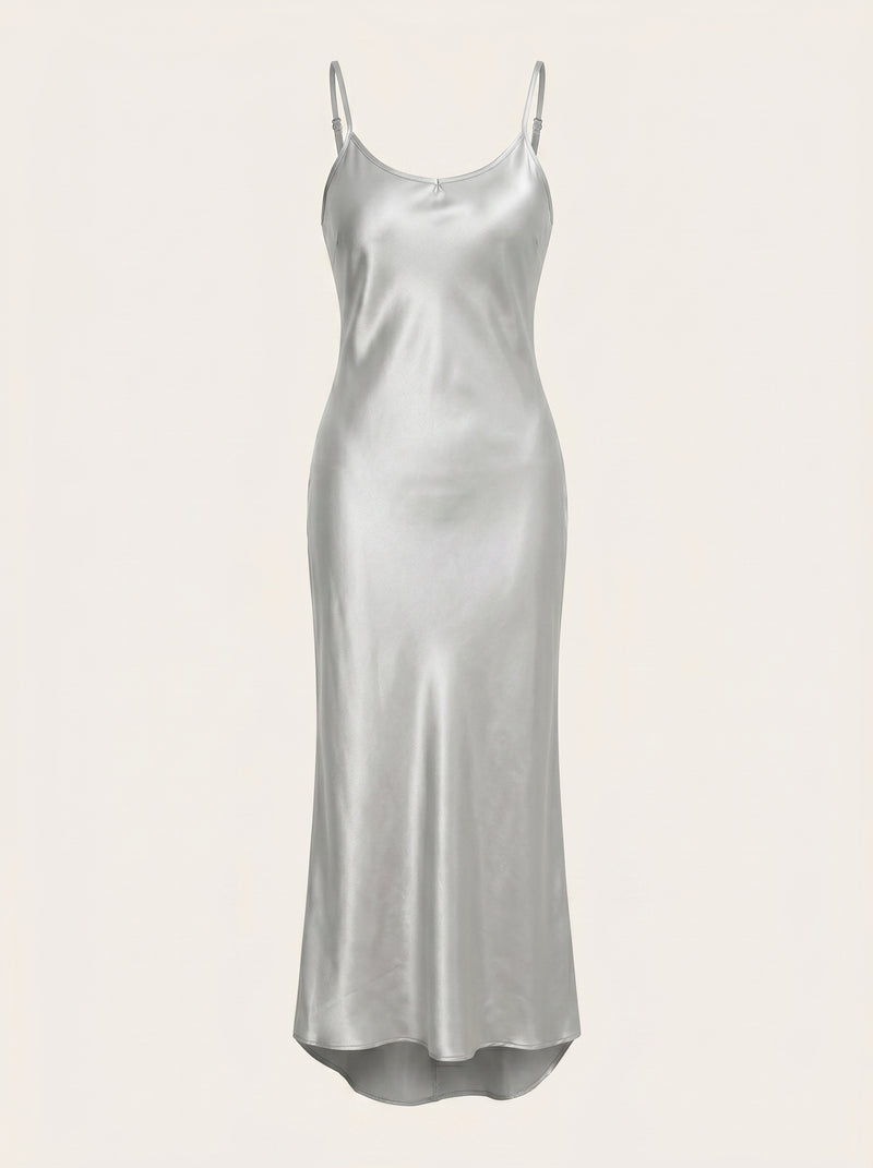 Elegante camicia da notte in raso color argento con spalline regolabili