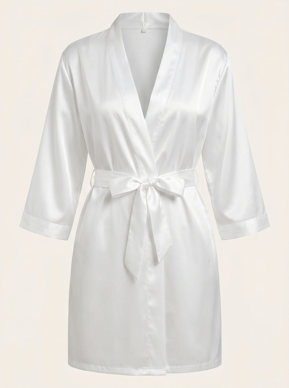 Robe kimono élégante blanche en satin avec ceinture à nouer
