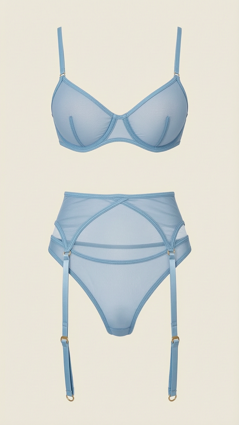 Set di lingerie in tulle azzurro con dettagli con strappy