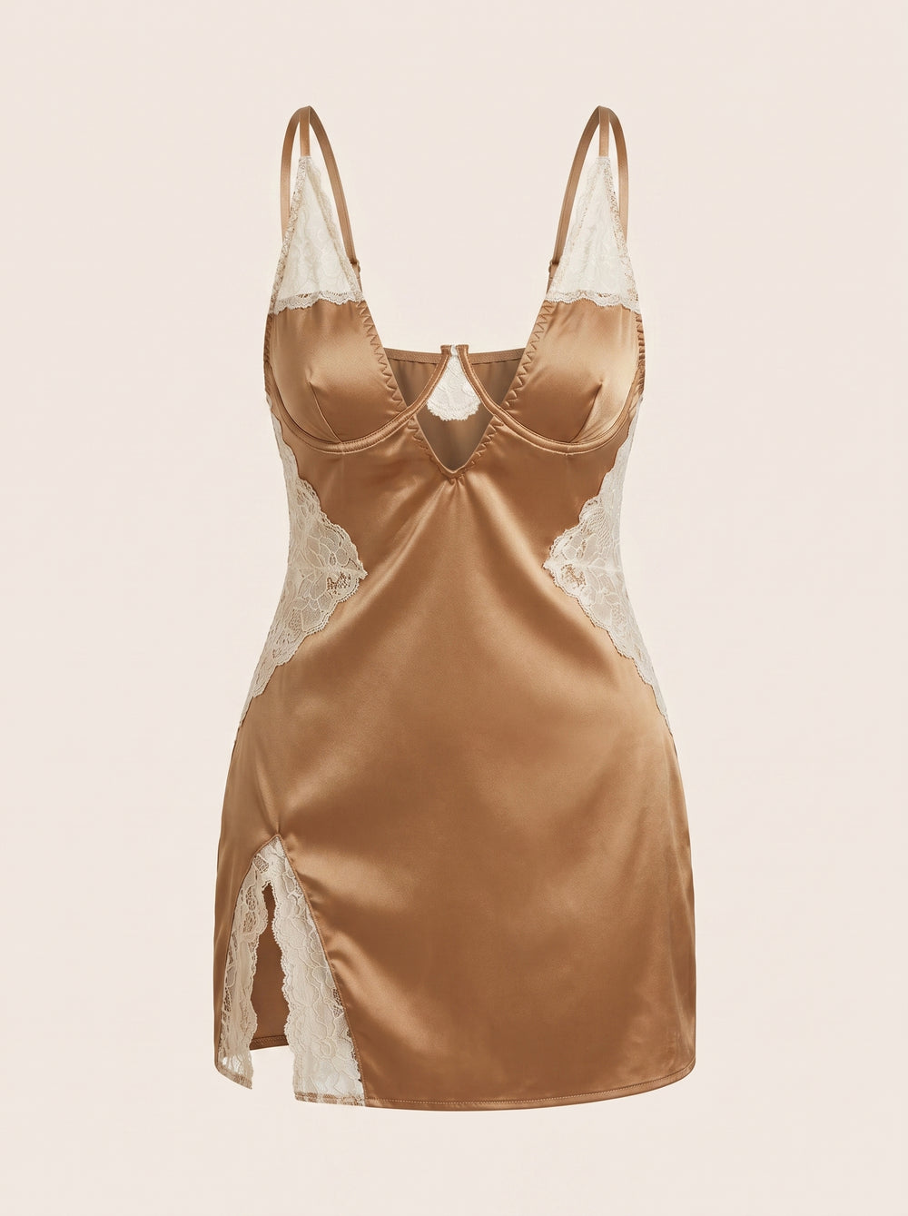 Camicia da notte color champagne in raso, taglie forti, con bordi in pizzo e scollo profondo a V