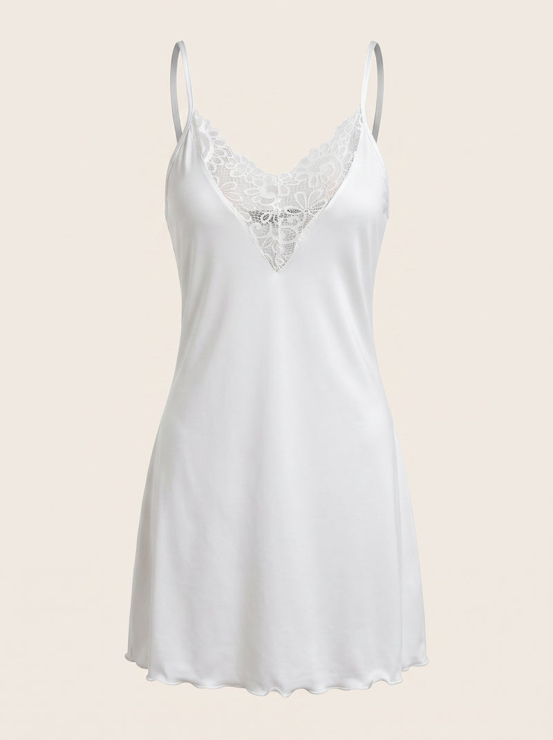 Camicia da notte in raso bianco per taglie forti con dettaglio in pizzo