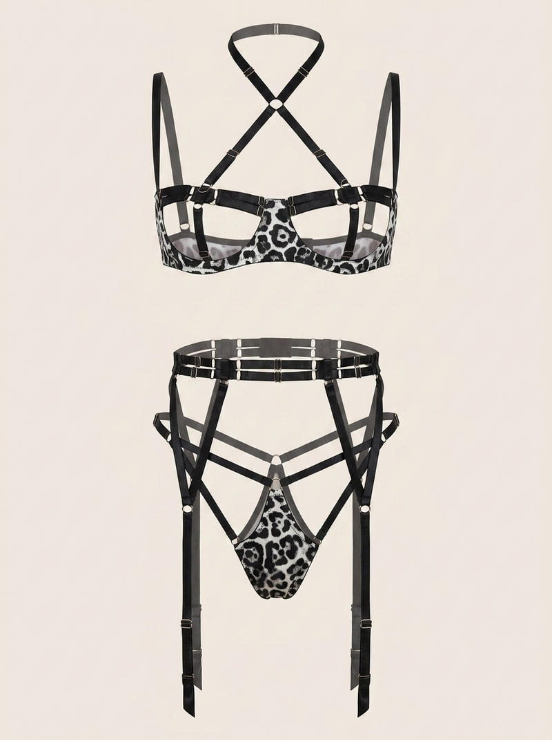 Completo lingerie in rete con stampa leopardata, spalline e aperture trasparenti